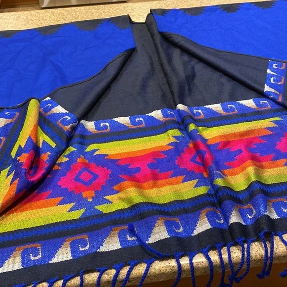 Wool Women’s Wrap or Cape Colorful Aztec Type Design Made in Ecuador One Size - Picture 16 of 16